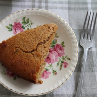 A whole wheat, honey and apple cake