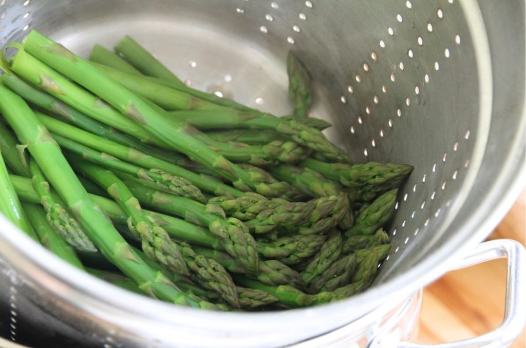 Before freezing fresh asparagus, you need to blanch it.