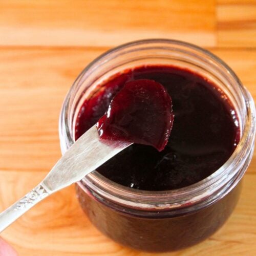Refrigerator blackberry jelly, ready to be used in the next 2-3 weeks.